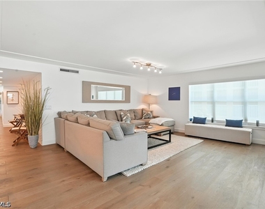 9517 Gulf Shore Drive - Photo Thumbnail 7