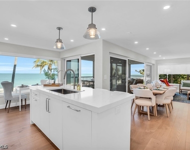 9517 Gulf Shore Drive - Photo Thumbnail 7