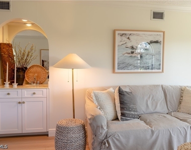 265 Deerwood Circle - Photo Thumbnail 9