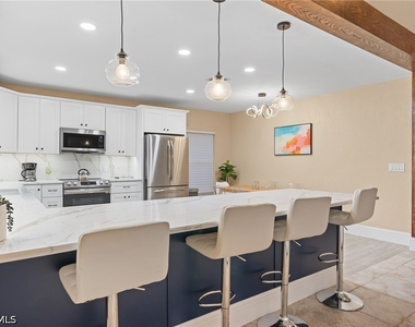 523 103rd Avenue N - Photo Thumbnail 8