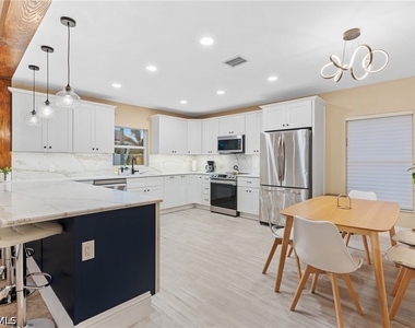 523 103rd Avenue N - Photo Thumbnail 9