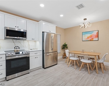 523 103rd Avenue N - Photo Thumbnail 11