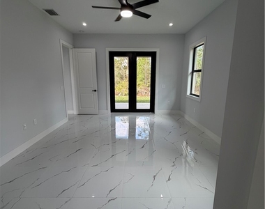 2863 52nd Avenue Ne - Photo Thumbnail 15