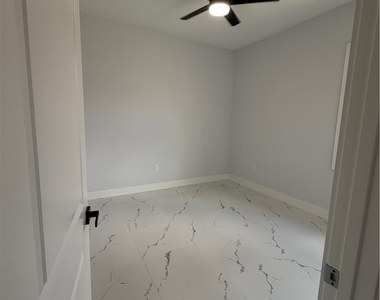 2863 52nd Avenue Ne - Photo Thumbnail 25