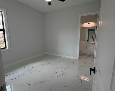 2863 52nd Avenue Ne - Photo Thumbnail 27