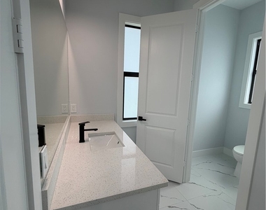 2863 52nd Avenue Ne - Photo Thumbnail 22