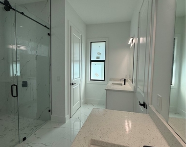 2863 52nd Avenue Ne - Photo Thumbnail 19
