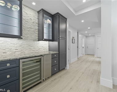 360 Carlton Place - Photo Thumbnail 14