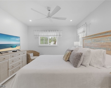 360 Carlton Place - Photo Thumbnail 28