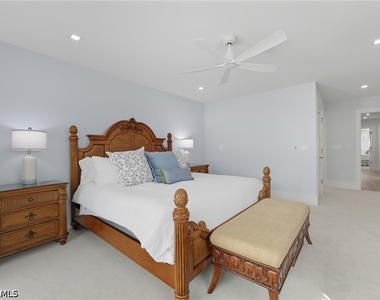 360 Carlton Place - Photo Thumbnail 20