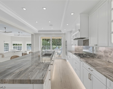 360 Carlton Place - Photo Thumbnail 10