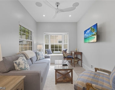 360 Carlton Place - Photo Thumbnail 3