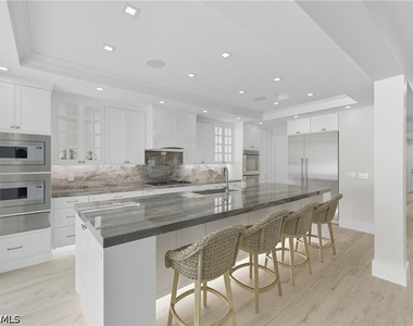 360 Carlton Place - Photo Thumbnail 9