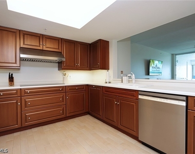 60 Seagate Drive - Photo Thumbnail 11