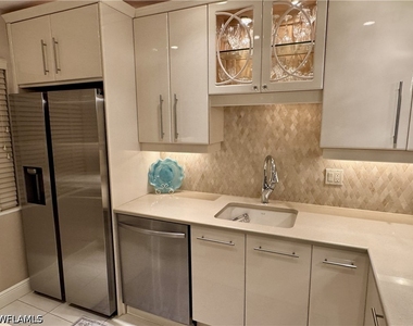 1666 Osprey Avenue - Photo Thumbnail 4