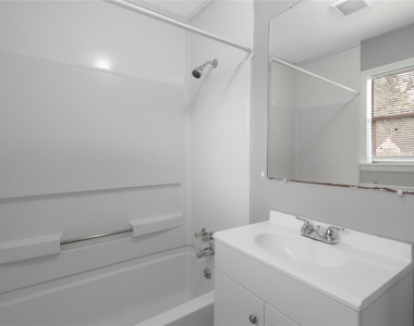 700 Gray Street - Photo Thumbnail 13