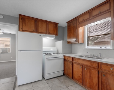 700 Gray Street - Photo Thumbnail 6