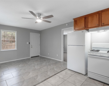 700 Gray Street - Photo Thumbnail 7