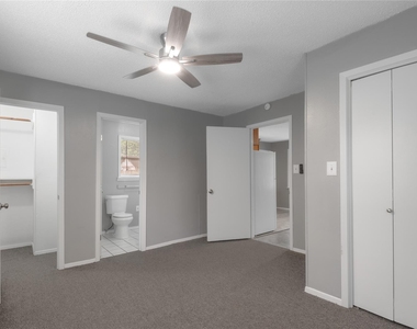700 Gray Street - Photo Thumbnail 9