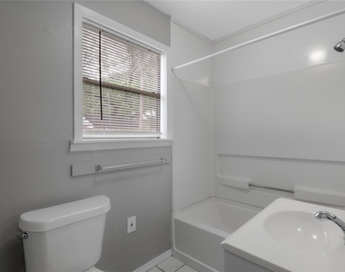 700 Gray Street - Photo Thumbnail 12