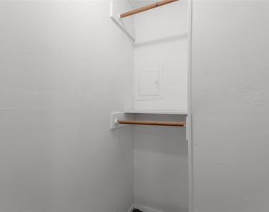 700 Gray Street - Photo Thumbnail 14