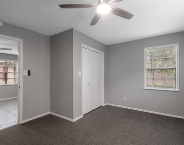 700 Gray Street - Photo Thumbnail 10