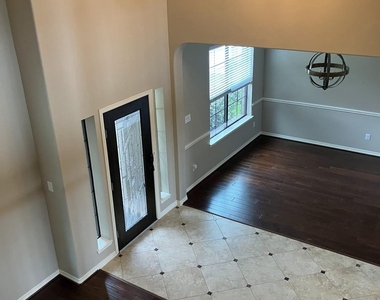 7007 Fall Creek Lane - Photo Thumbnail 9
