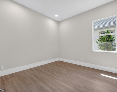 9712 Moonflower Lane - Photo Thumbnail 24