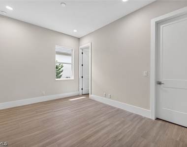 9712 Moonflower Lane - Photo Thumbnail 27