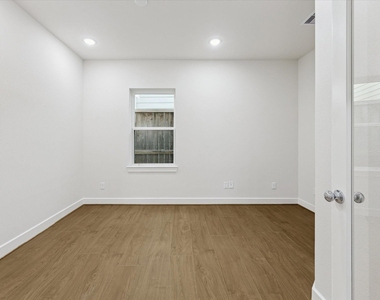 412 N Stiles Street - Photo Thumbnail 8