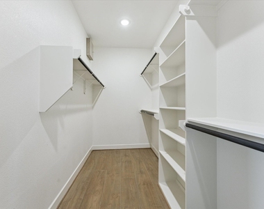 412 N Stiles Street - Photo Thumbnail 7