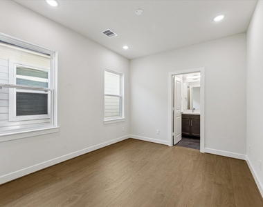 412 N Stiles Street - Photo Thumbnail 9