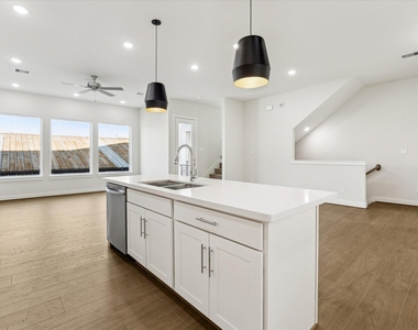 412 N Stiles Street - Photo Thumbnail 3