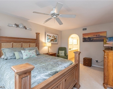 4410 Chantelle Drive - Photo Thumbnail 7