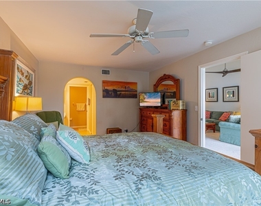 4410 Chantelle Drive - Photo Thumbnail 8