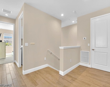 2561 Seychelles Drive - Photo Thumbnail 18