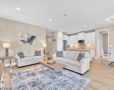 2561 Seychelles Drive - Photo Thumbnail 5