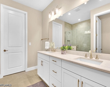 2561 Seychelles Drive - Photo Thumbnail 10