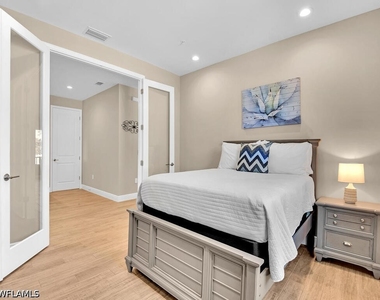 2561 Seychelles Drive - Photo Thumbnail 14