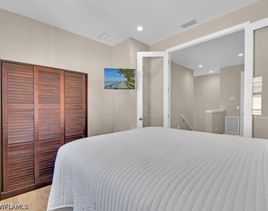 2561 Seychelles Drive - Photo Thumbnail 16