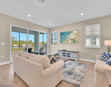 2561 Seychelles Drive - Photo Thumbnail 4