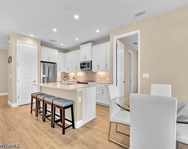 2561 Seychelles Drive - Photo Thumbnail 2