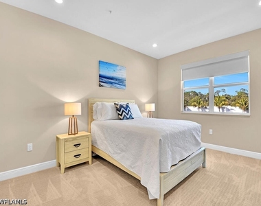 2561 Seychelles Drive - Photo Thumbnail 12