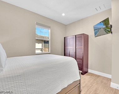 2561 Seychelles Drive - Photo Thumbnail 15