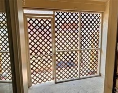 3115 Candle Pond Lane - Photo Thumbnail 4