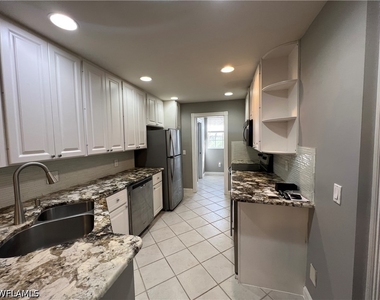 5365 Cove Circle - Photo Thumbnail 17