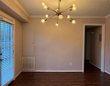 2744 Briarhurst Drive - Photo Thumbnail 4