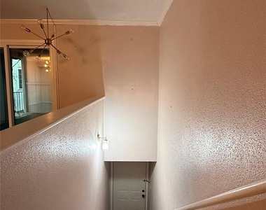 2744 Briarhurst Drive - Photo Thumbnail 5