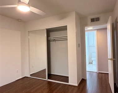 2744 Briarhurst Drive - Photo Thumbnail 23