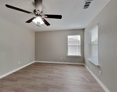 6423 Lily Hollow Court - Photo Thumbnail 15